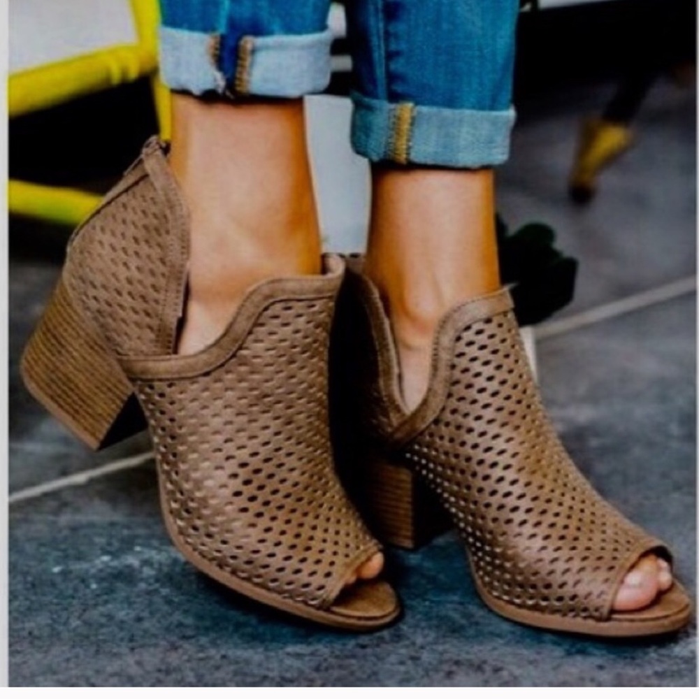 NWT Laser cutout peep toe booties